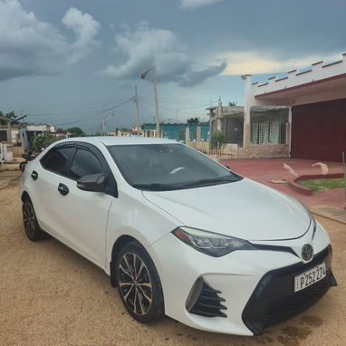 TOYOTA COROLLA SE 2018 - 2/4