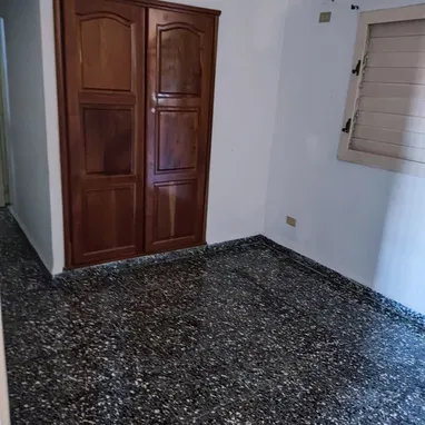 Casa independiente 2 cuartos, 2 baños, garaje, placa libre en Alturas de Belen, Marianao - 52 mil - Img 127876189
