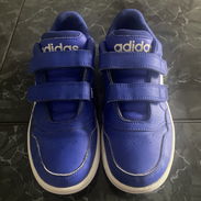 Zapatos Adidas en muy buen estado casi como nuevos #35 aprovecha y no dudes en comprarlo 👟🔥 - Img 57276173