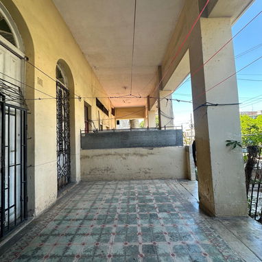 🏡 Venta de Casa en el Vedado – Ubicación Premium  Oportunidad única en el corazón del Vedado, específicamente en 25 y E - Img 122388641
