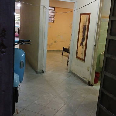 Apartamento portal a calle, 3 cuartos: 16000, negociable con dinero en mano. Casa Vibora - 4/10