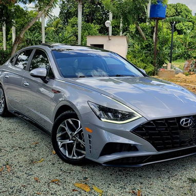 Vendo o negocio yhunday Sonata 2023 Limited con techo de crsital motor 2.5 - Img 102846209
