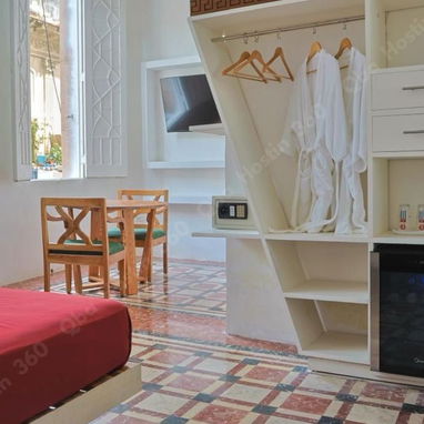Renta hostal de 2 apartamentos con 3 habitaciones  cada uno en La Habana Vieja - Img 112642440