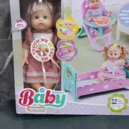 Bebé con su cuna y silla para comer con sus accesorios ideal para su regalo - Img 53167836
