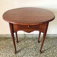 Mesa de estilo, de madera, con gaveta - Img 45375255