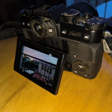 cámara Reflex Fujifilm X-T10 + objetivo Fujinon 18-55mm, 630 USD o equivalente, Vedado - 5/6