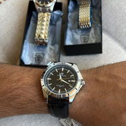 Nuevo en su caja reloj de hombre de acero inoxidable y manilla de cuero (pesa) - Img 56591829