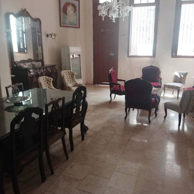 🍽️🚕🗺️ Casa Amplia de 5 Cuartos en el Corazón de La Habana Vieja REF 1305 - Img 94193974