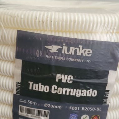 Manguera corrugada de PVC blanca, ideal para canalizar y proteger el cableado eléctrico en hogares y comercios - 3/3