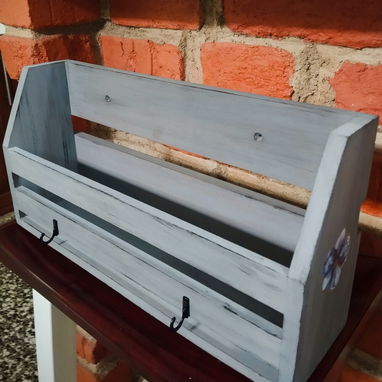 Lecherita/ pequeña repisa de madera con perchas. - 2/3