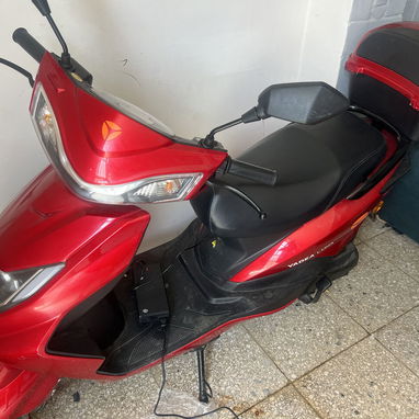 Moto eléctrica de uso marca Yadea Luna 2025 - Img 122024901