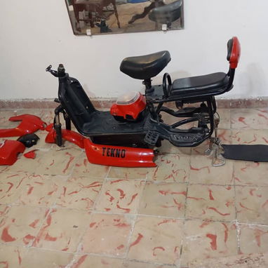 Cuadro de bicimoto tekno con pedales, con asientos, guardafango, cadena, burro, frente - Img 115818772