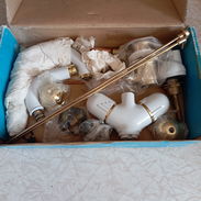 Vendo 1 llave de cerámica blanca para lavamanos o fregadero. - Img 56238577