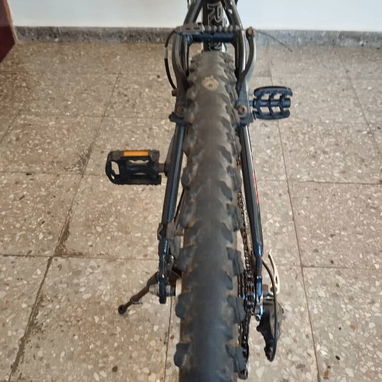 Vendo bicicleta de montaña, Orbea Tuareg, con cuadro negro y diseño clásico. Rin 26 - 8/9