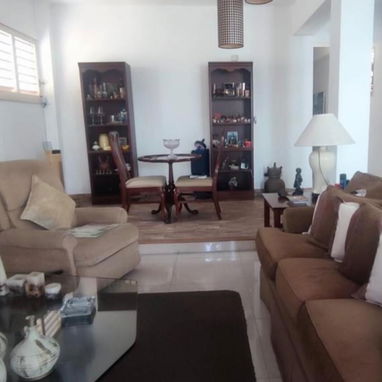 Apartamento en el Vedado 3 cuartos y medio y 3 ba帽os. Todo en 贸ptimo estado - Img 120154729