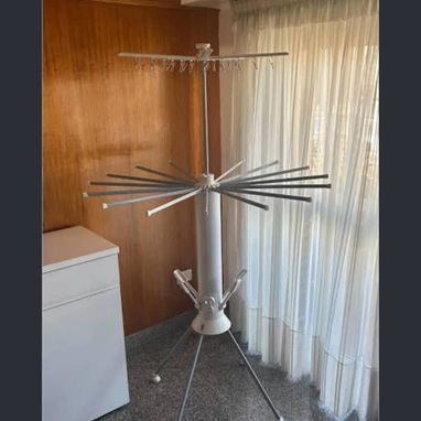 🚨 Tendedero Inteligente Tipo Pulpo . ✅Medidas : 180 cm de alto   🚨Material: Plástico y metal Con sus Ruedas  50 USD - 3/8