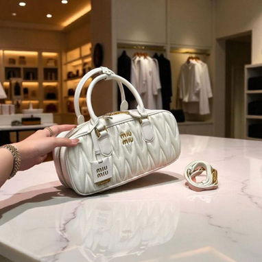 Carteras de lujo estilo Miu Miu $100 Domicilio incluido 🚗 Bolsos acolchados 4 colores. ¡Mejores precios y calidad aquí! - 5/5