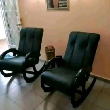 Sillones tapizados y butacas curvas - Img 121586781