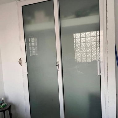 Realizamos todo tipo de diseños modernos en carpintería de aluminio 🪟 y cristal 🔮montaje y transportacion free - Img 118830634