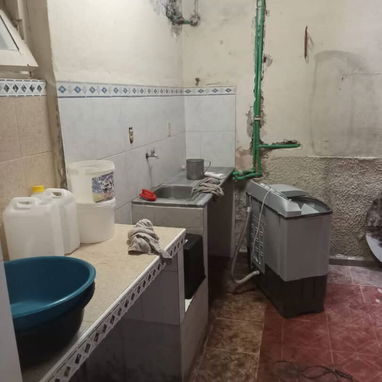 Vendo casa amplia en La Habana vieja🏡✨  ‼️💲Gran potencial para generar ingresos mediante el negocio de renta de habita - 3/10
