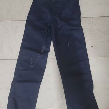 Sayas y pantalones azules - Img 127253708