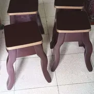 Banquetas pequeñas de madera dura, muy bien conservadas. Las 4 en 25 usd. Mensajería disponible. - Img 55404126