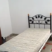 Cama de metal con bastidor de metal igual - Img 57875136
