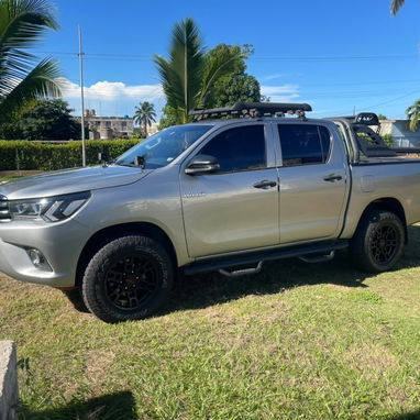 TOYOTA HILUX DOBLE CABINA 4x4 2022*  ✅ Título limpio   🔧 Mantenimiento de cambio a cambio    Se vende Toyota Hilux 2 - 2/3