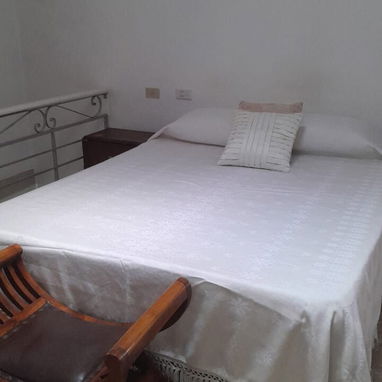 Disponible renta de apto en bajos en el VEDADO (20 USD ) WSS ~34 602686091 con wifi ) - Img 125181235