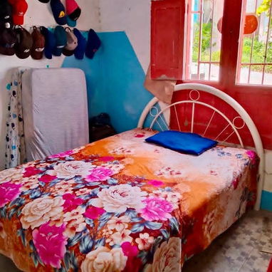 CASA INDEPENDIENTE EN ESQUINA EN LAWTON POR 12000 (3 CUARTOS, PLACA LIBRE, TOTALMENTE AMUEBLADA Y EQUIPADA !!! - 2/6