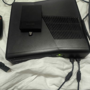 $70 Xbox 360 Slim de 250GB - 2/3