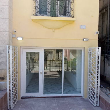 SE VENDE CASA INDEPENDIENTE EN PLAZA, - 5/6