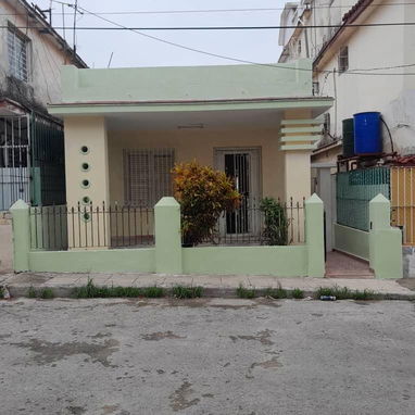 Venta de casa independiente en playa por 62 y 64 - Img 108428273