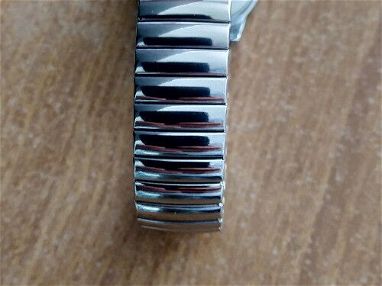 Bonito reloj alemán de mujer en acero inoxidable, NUEVO, comprado en Europa - Img 67093954