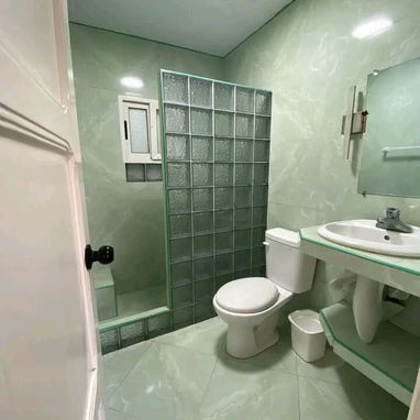 🏠 Alquiler de Casa En Guanabo.💡 Tiene Paneles Solares. 👥Capacidad para 12 personas.📱 Reserva: +5355149761 - 4/10