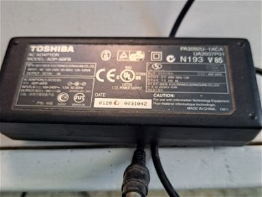 Vendo cargador laptop Toshiba - Img main-image