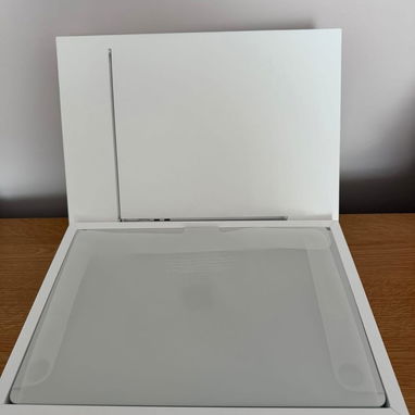 Apple MacBook Air de 15" (2025) - M4, SSD de 512 GB, RAM de 24 GB, Plata, Nuevo, Abierto, nunca usado - Img 123995999