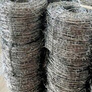 Vendo rollos de alambre de púas de gran calidad y rollos de cerca galvanizadas - Img 45159129