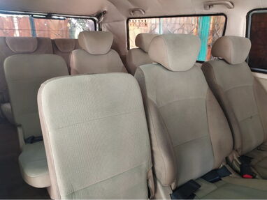 Vendo microbús de 12 asientos incluyendo el del chófer, con mecánica Toyota hiace 5L - Img 64248889