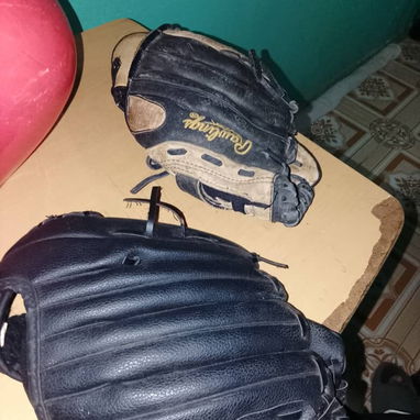 Pelotas. Cascos y guantes - Img 122269154