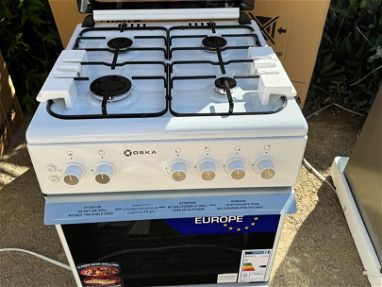 Cocina de Gas de 4 hornillas con horno, Rostizador, Magneto y luz en el horno - Img main-image