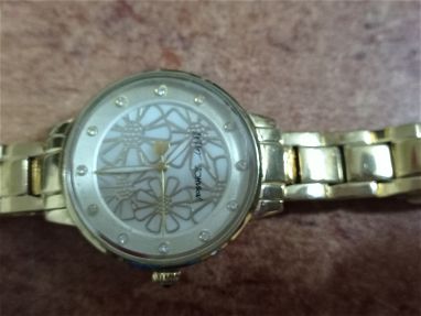 *** Reloj Betsey johnson con perlas, original, es de mujer dorado - Img main-image-41082956