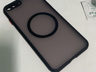 Forro negro semi transparente anti caídas con MagSafe para iphone - Img 64607139