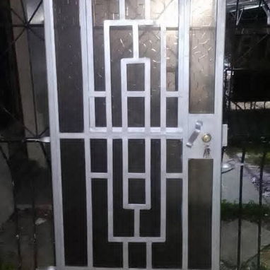 ✨Se realizan trabajos de herrería,⚒️ puertas,🚪 ventanas y enrejados, se incluye cristales, Yale, pintura anticorrosiva - Img 127927621