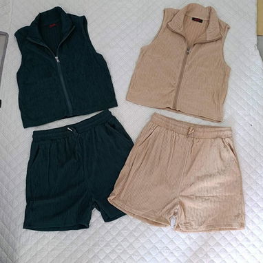 Conjunto de short y camisetas. - Img 122996711