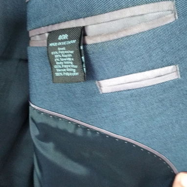 Vendo trajes en perferto estado el sepa de trajes verás en las fotos.. - 4/10
