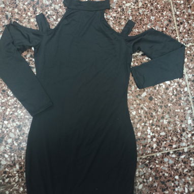 Vestidos negros sin tirantes y con modelo que hace una figura espectacular - Img 112893704