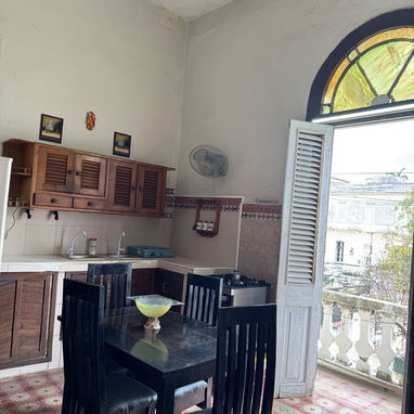 Vedado, letras: casa de 3/4, garaje, internet, 125m2, 3 AC (precio negociable) - Img 120771983
