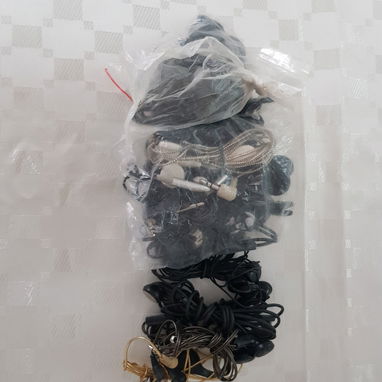 Varios audífonos de varios modelos y otros para reparar favor llamar 78605934. - Img 127528998