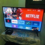 Televisor smart tv de 32” marca EKO con soporte para la pared incluido y con cajita decodificadora aparte - Img 56013541